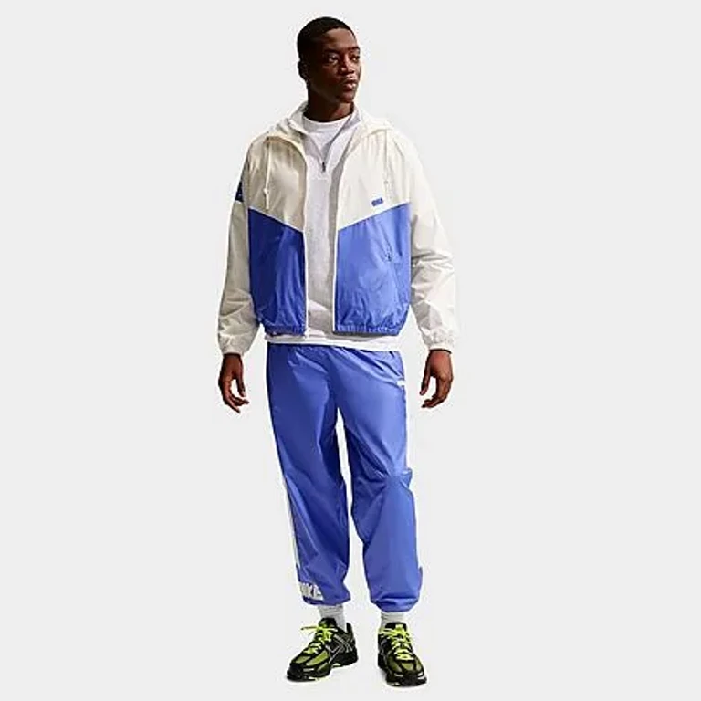 Nike Men's Windrunner Graphic Woven Jacket in Sail/Sapphire/Sapphire Size: XS