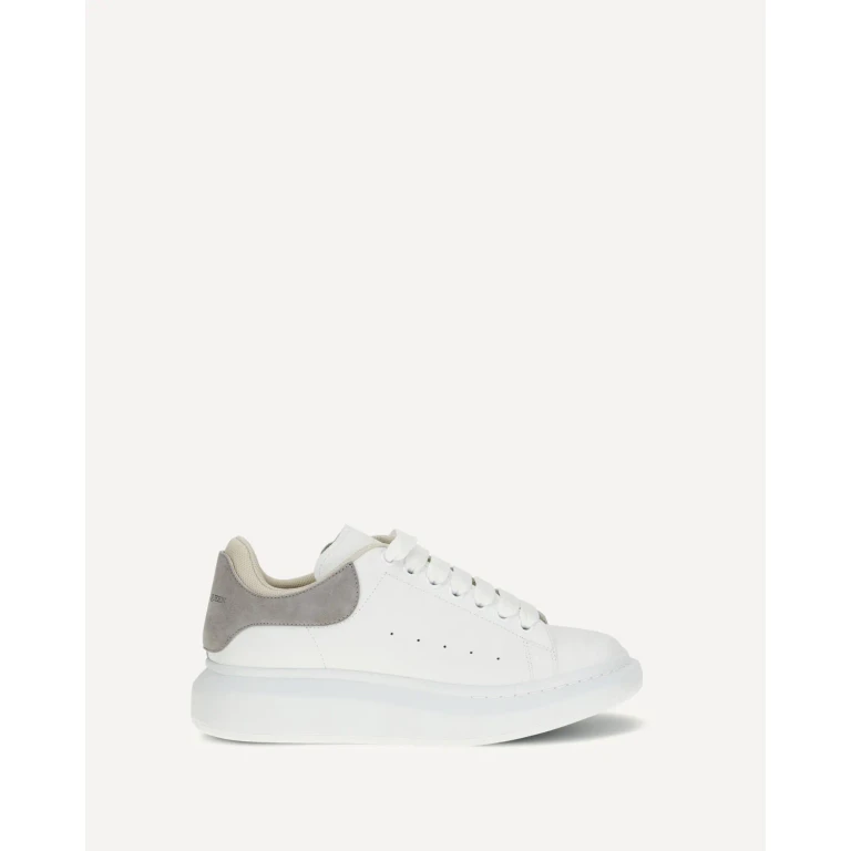 Alexander McQueen Oversized Sneaker mit Wildleder-Fersenkappe