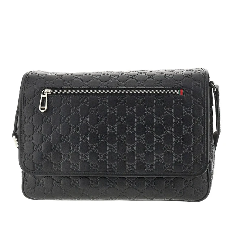 Bolsa Gucci média em couro com emblema GG