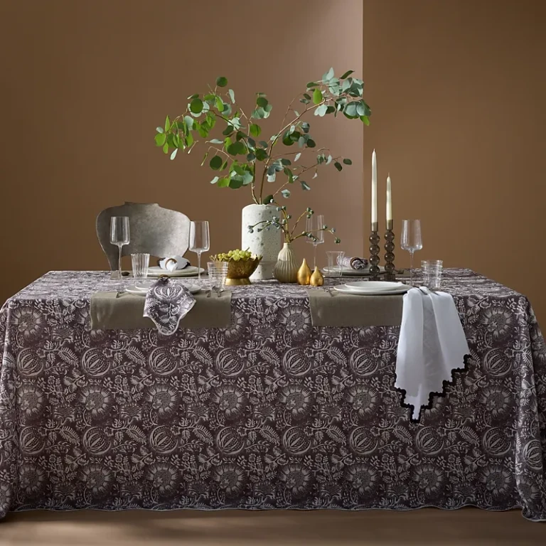 Matouk Granada Round Tablecloth, 90