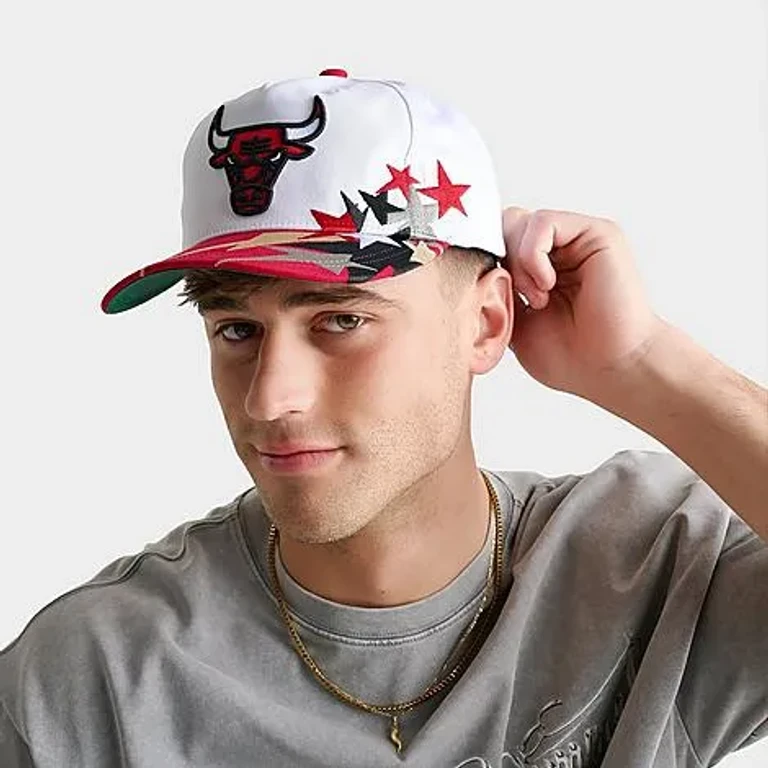 Mitchell & Ness Chicago Bulls NBA Shooting Stars Caddy Fit Snapback Hat in White/Red