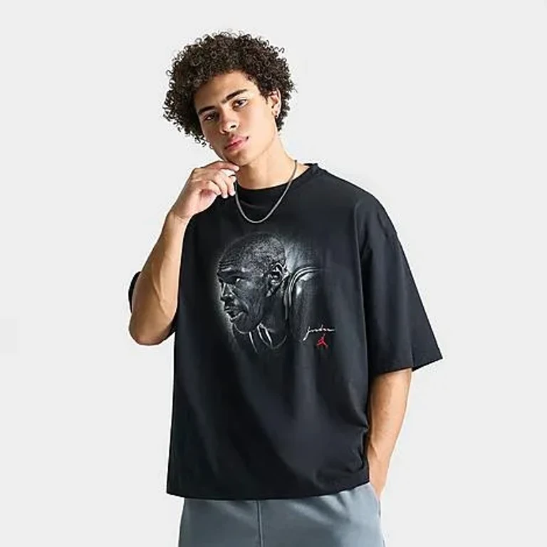 Jordan Men's Flight Essentials Big Face Graphic T-Shirt in Black Size: Small
