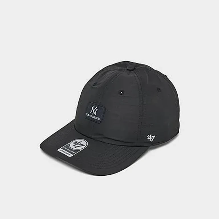47 Brand '47 New York Yankees MLB Clean Up Mid Fit Strapback Hat in Black