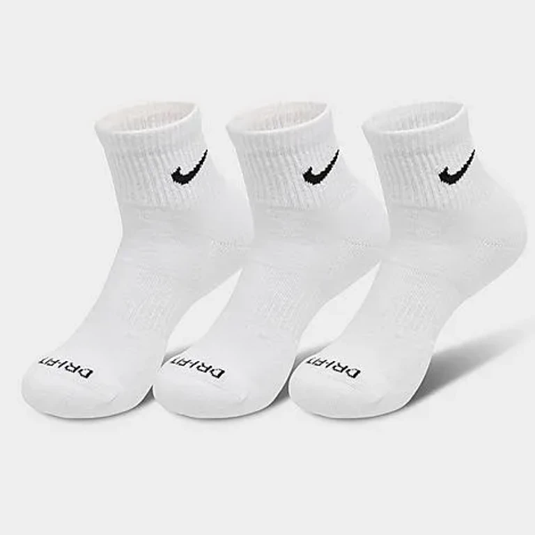 Nike Everyday Plus Cushioned Training Ankle Socks (3-Pack) in White/Black Size: Medium