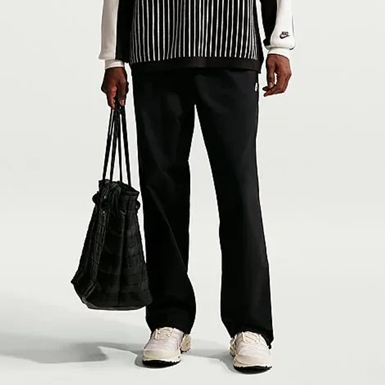 Nike Men's Sportswear Club Barcelona Woven Pants in Black/White Size: XS