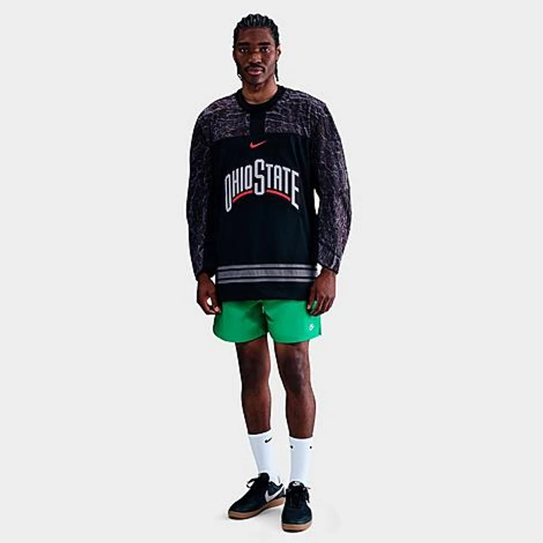 Nike Men's Club Woven 6" Flow Shorts in Stadium Green/White Size: XS