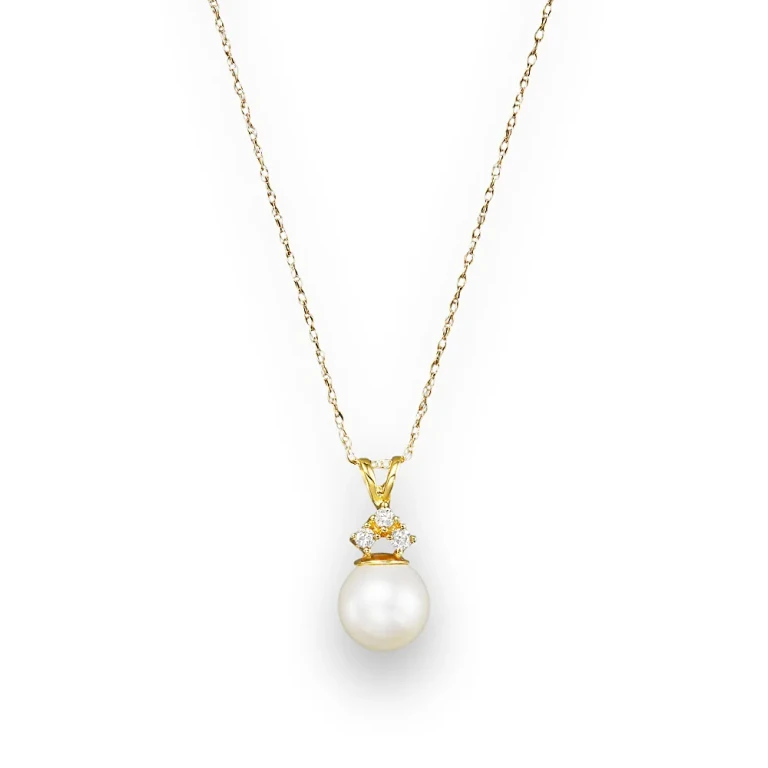 Cultured Freshwater Pearl and Diamond Pendant Necklace in 14K Yellow Gold, 18