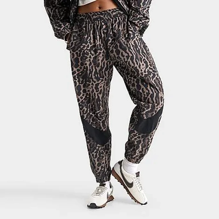 Nike Women's Sportswear Woven Printed Jogger Pants in Black Size: XS