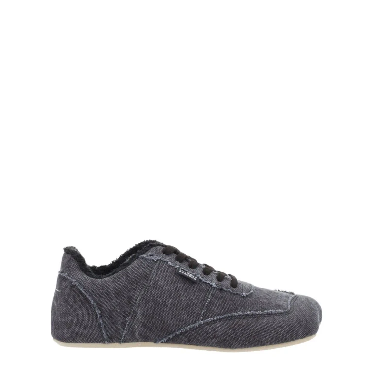 Sneakers in Schwarz