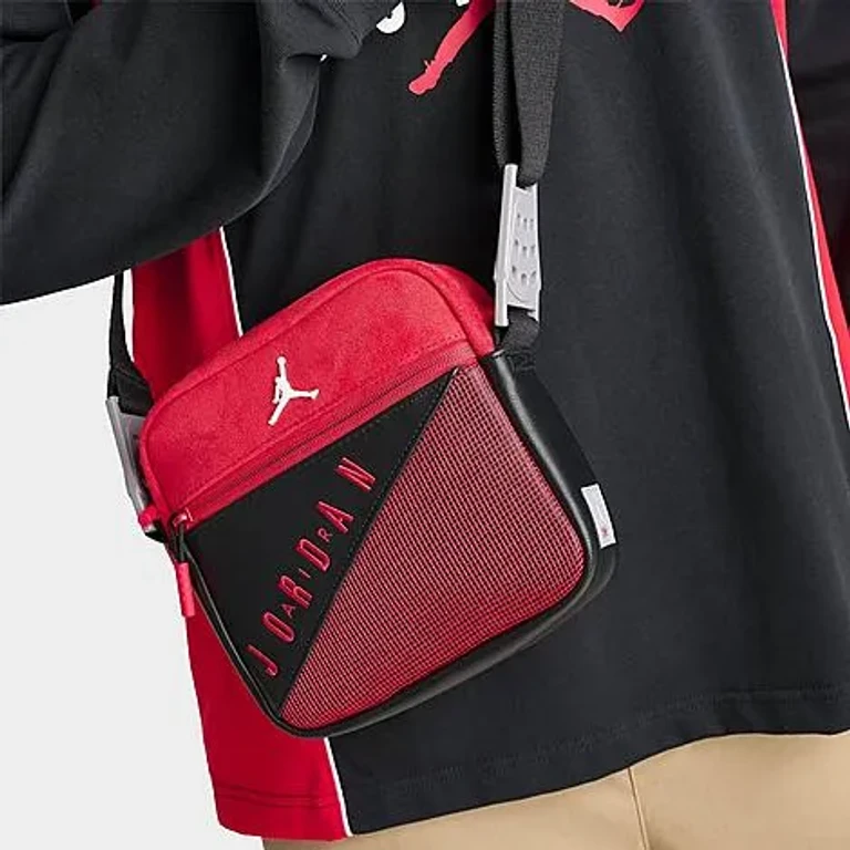 Jordan AJ4 Toro Bravo Crossbody Bag (2L) in Fire Red