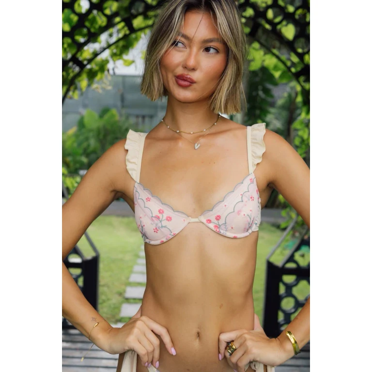 Sirena in Scallop Lace Top