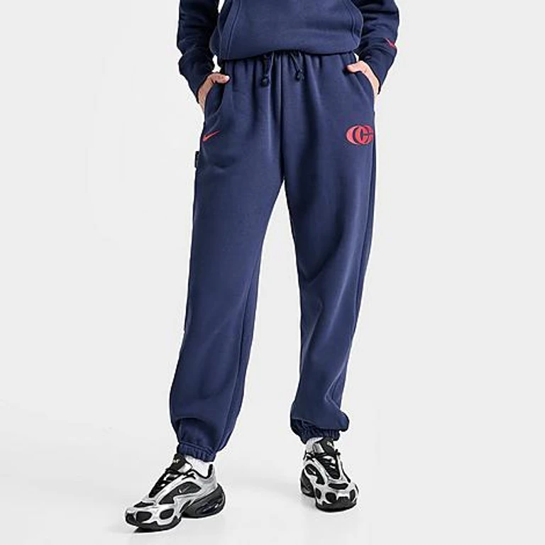 Nike Women's Caitlin Clark Essential Fleece Pants in Midnight Navy/University Red/University Red Size: XS