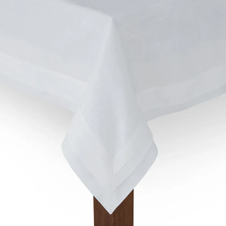 Matouk Lowell Tablecloth, 70 x 108