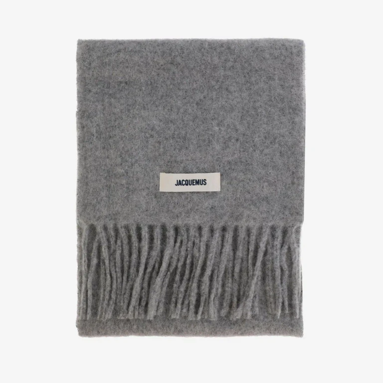 Jacquemus lecharpe Carro Grey Scarf With Logo Patch On The Front And Fringed Hem In Wool Blend Man