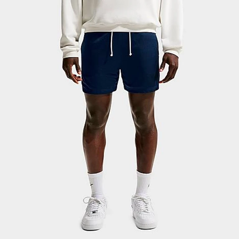 Nike Men's Standard Issue 5" Practice Mesh Basketball Shorts in Midnight Navy/Pale Ivory/Pale Ivory Size: XS