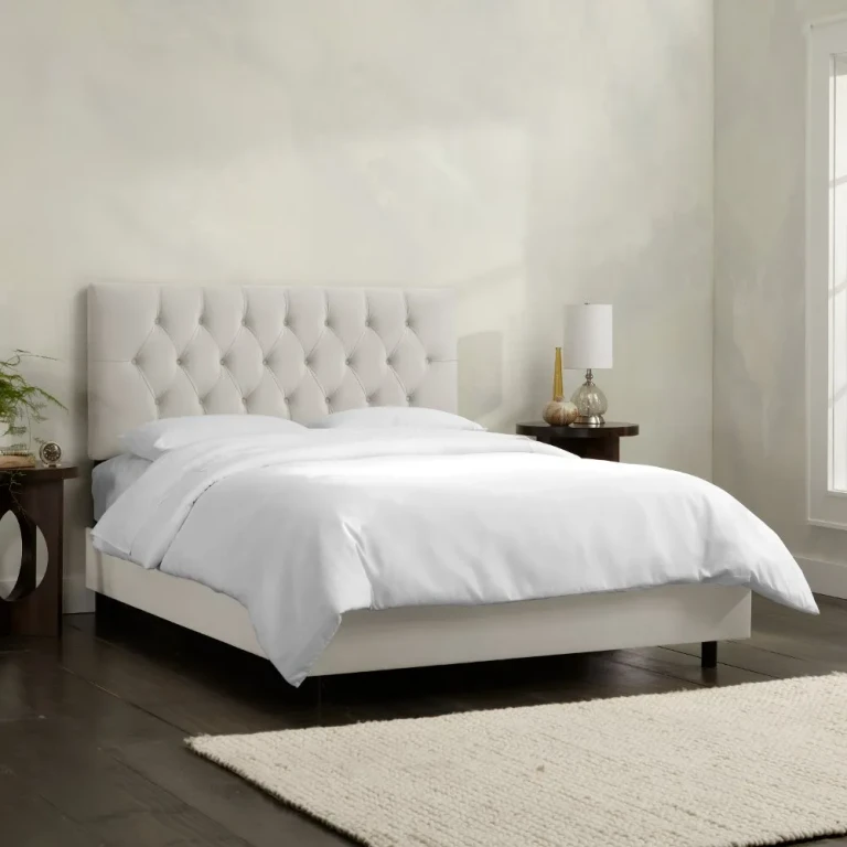 Julia Velvet Light Gray Tufted King Upholstered Bed - Skyline Furniture