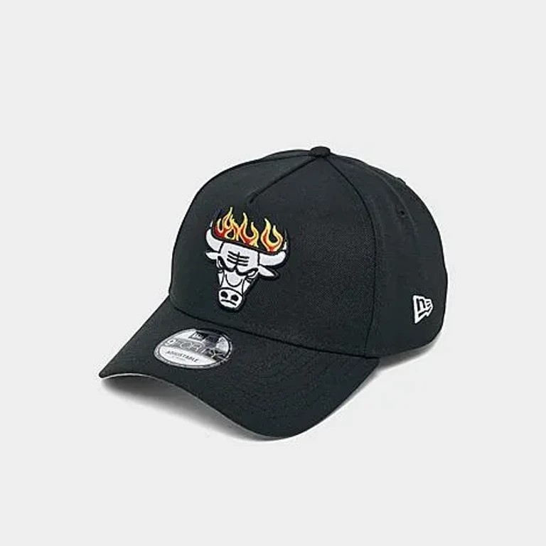 New Era Chicago Bulls NBA Flames 9FORTY A-Frame Snapback Hat in Black/White