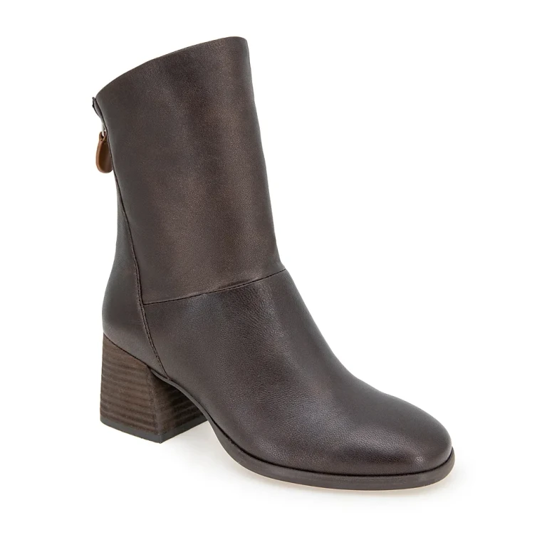 Gentle Souls by Kenneth Cole Women's Saranac Brown Leather Booties