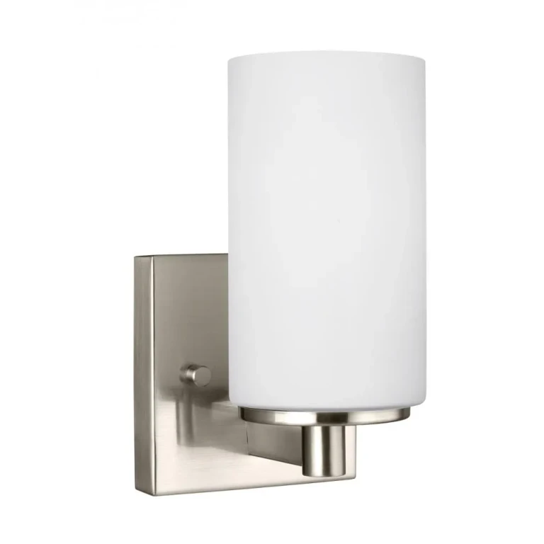 Brushed Nickel One Light Wall Bath Sconce from the Hettinger Collection