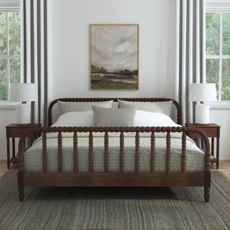 Spindle King Mahogany Bed and Nightstands