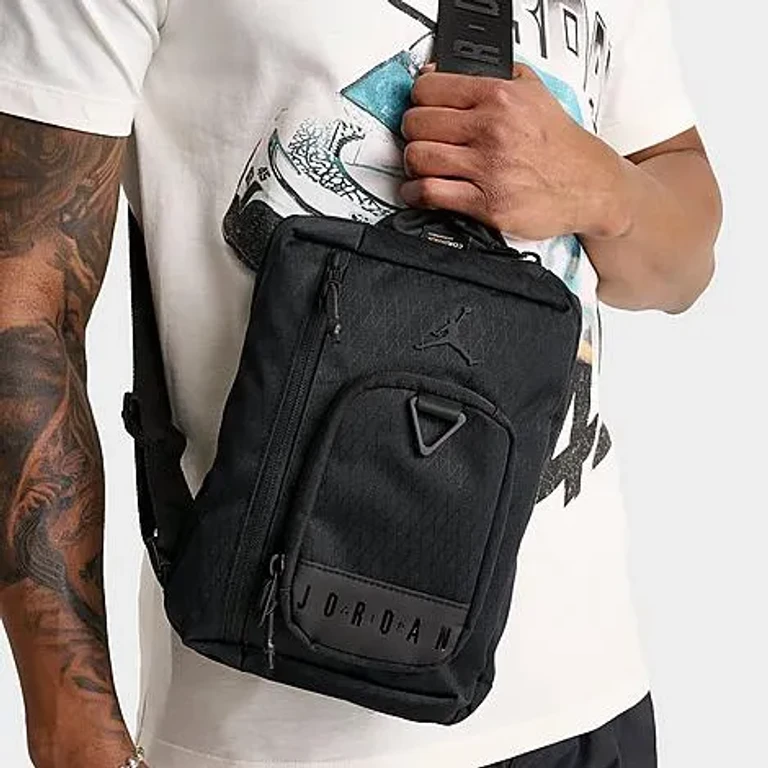 Jordan Collectors Crossbody Bag (3L) in Black