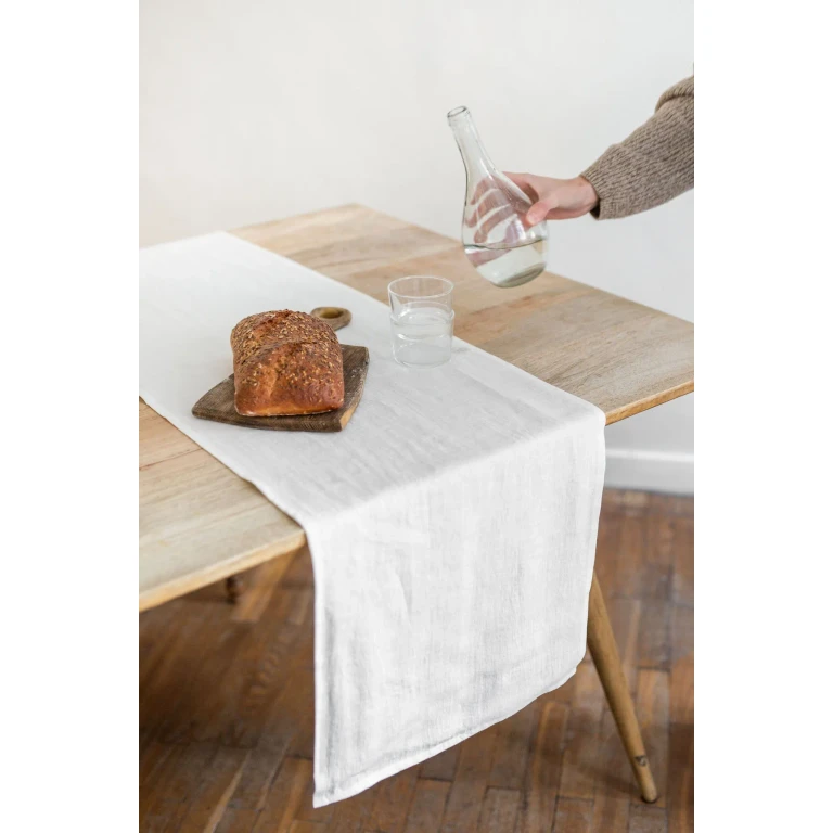 Linen table runner in White