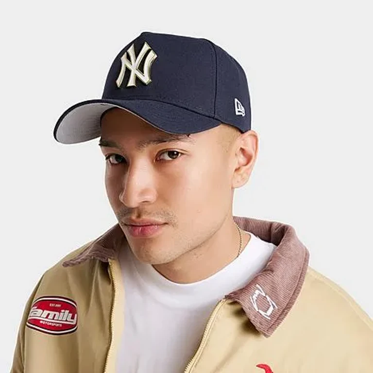 New Era New York Yankees MLB Metal Logo 9FORTY A-Frame Snapback Hat in Navy/White