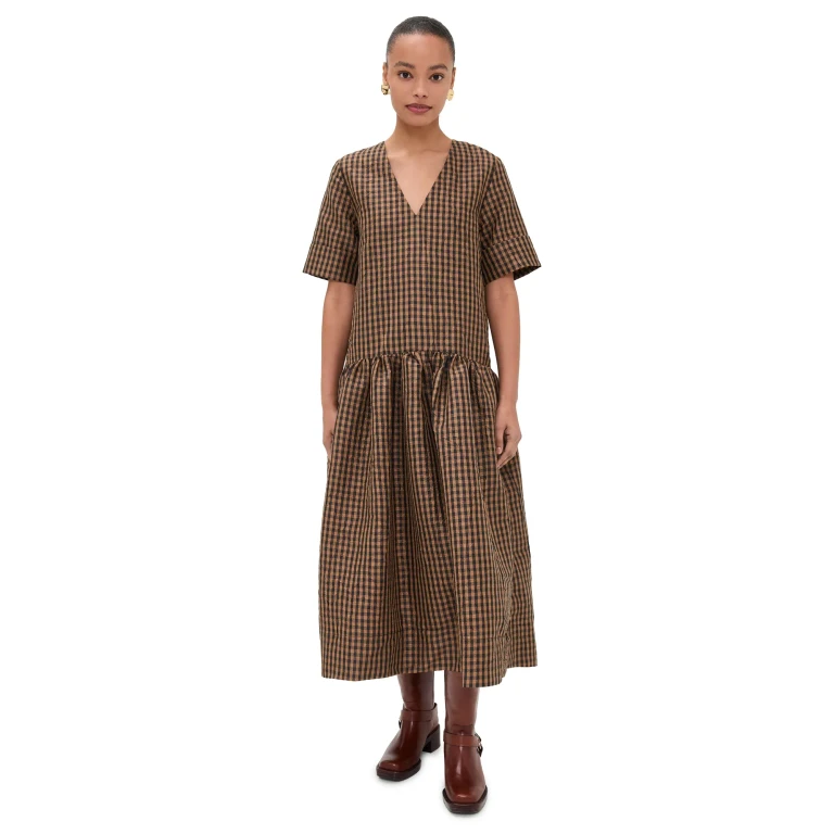 가니(GANNI) 크링클 태피터 체크 롱 드레스 타바코 브라운