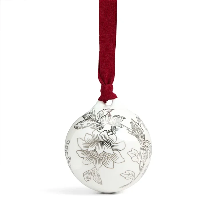 Wedgwood Festive Tonquin Ornament Silver No 2 Ornament