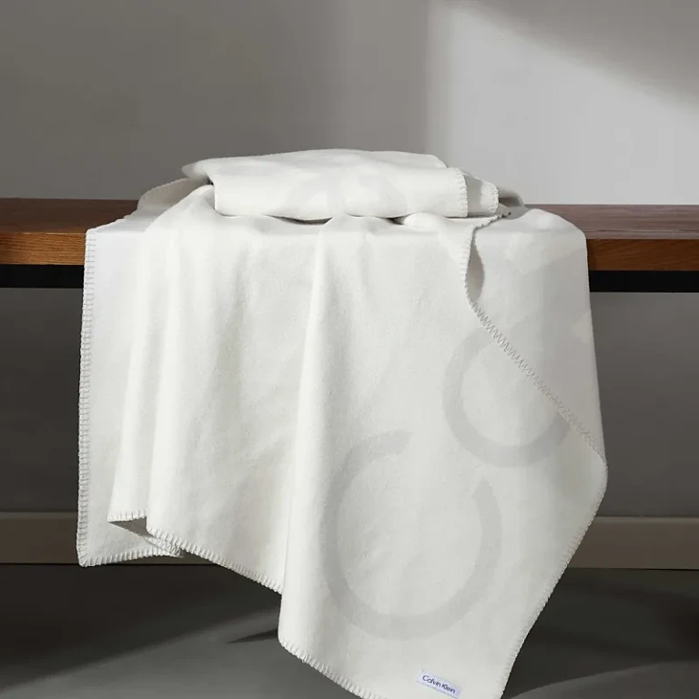 Calvin Klein Logo Throw, 50 x 70