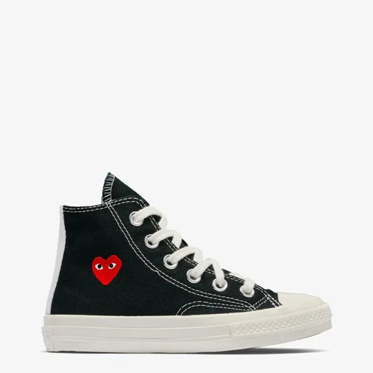 Play X Converse Kids Heart High Top Sneakers, Brand Size 31 (13Y)