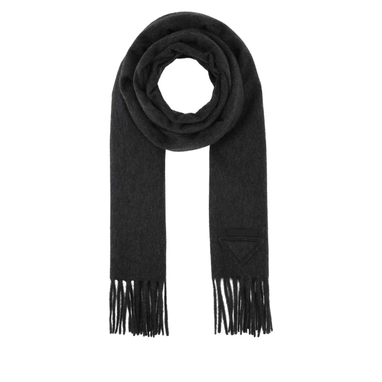 Prada 炭灰色羊绒围巾