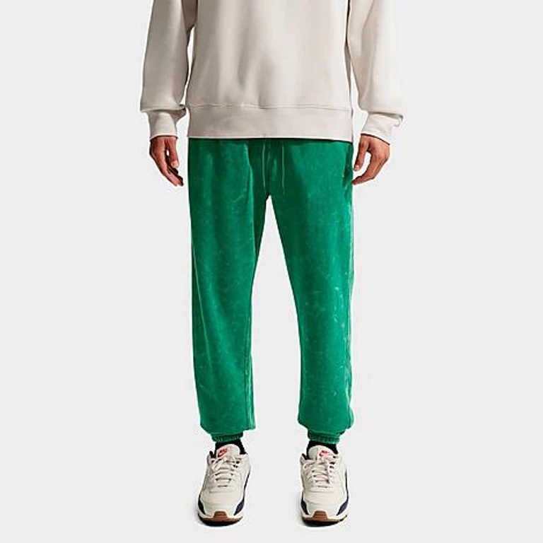 Nike Men's Sportswear Club Washed Cuffed Fleece Pants in Malachite Size: XS