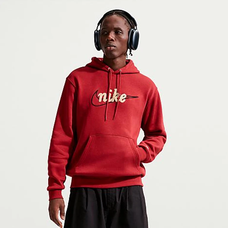 Nike Men's Sportswear Club Chenille Script Pullover Fleece Hoodie in Team Crimson/Team Crimson/Light Khaki Size: XS