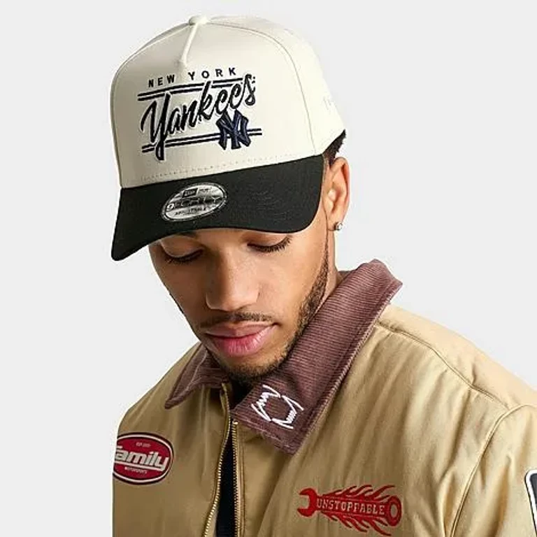 New Era New York Yankees MLB Graphic Logo 9FORTY A-Frame Snapback Hat in Graphic Chrome/Black