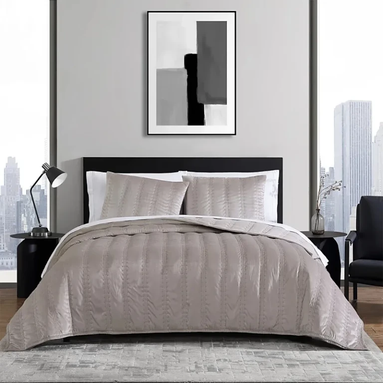 Vera Wang Velvet Linear Stitch 3 Piece Quilt Set, Queen