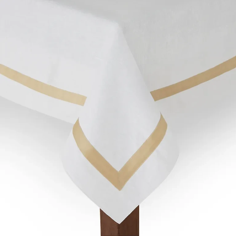 Matouk Lowell Tablecloth, 70 x 108
