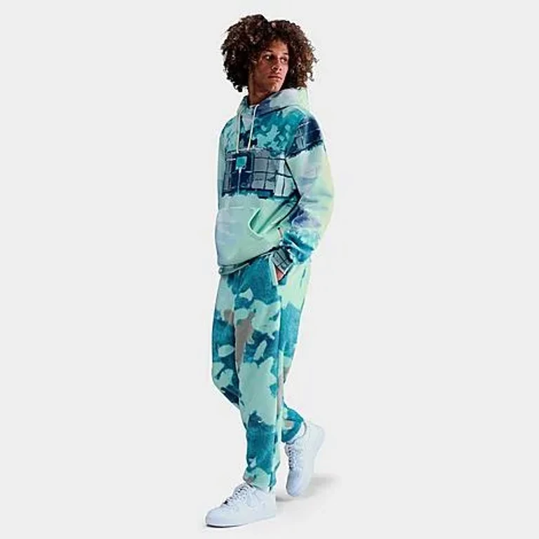 Nike Men's Therma-FIT Sherpa Basketball Pants in Dusty Cactus/Pale Ivory Size: Small