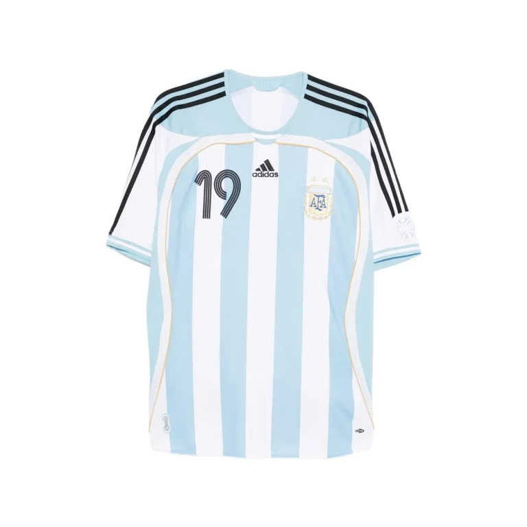 Adidas T-Shirt mit Streifenmuster