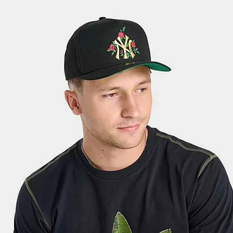 New Era New York Yankees MLB 9FIFTY Rose A-Frame Snapback Hat in Black/Gold