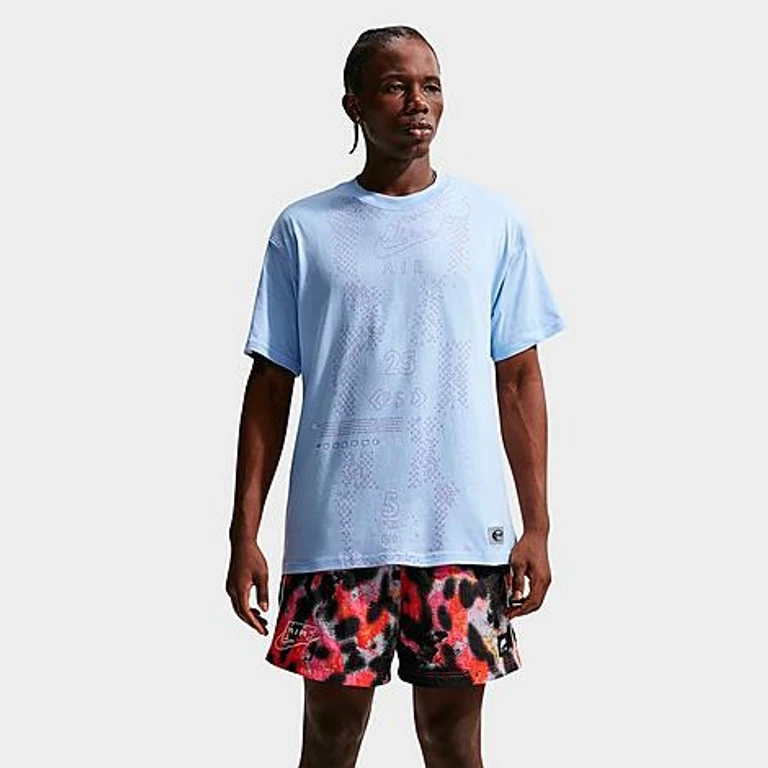 Nike Men's Sportswear Maxxed Graphic T-Shirt in Hydrogen Blue/Bright Violet Size: XS