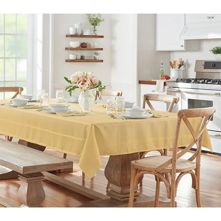 Elrene Elegance Plaid Jacquard Tablecloth, 52 x 52