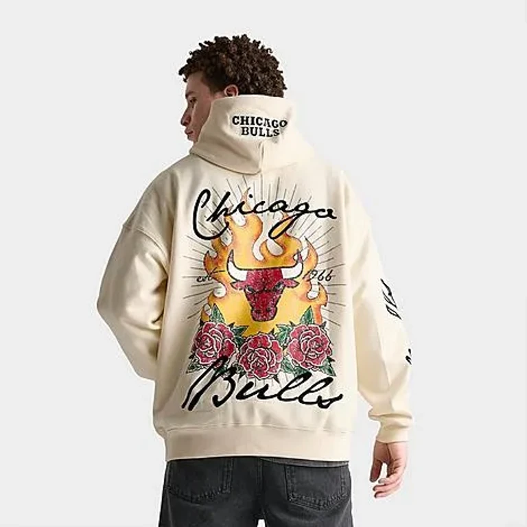 Pro Standard Men's Chicago Bulls NBA Fire and Roses Drop Shoulder Pullover Hoodie in Cream Size: Small