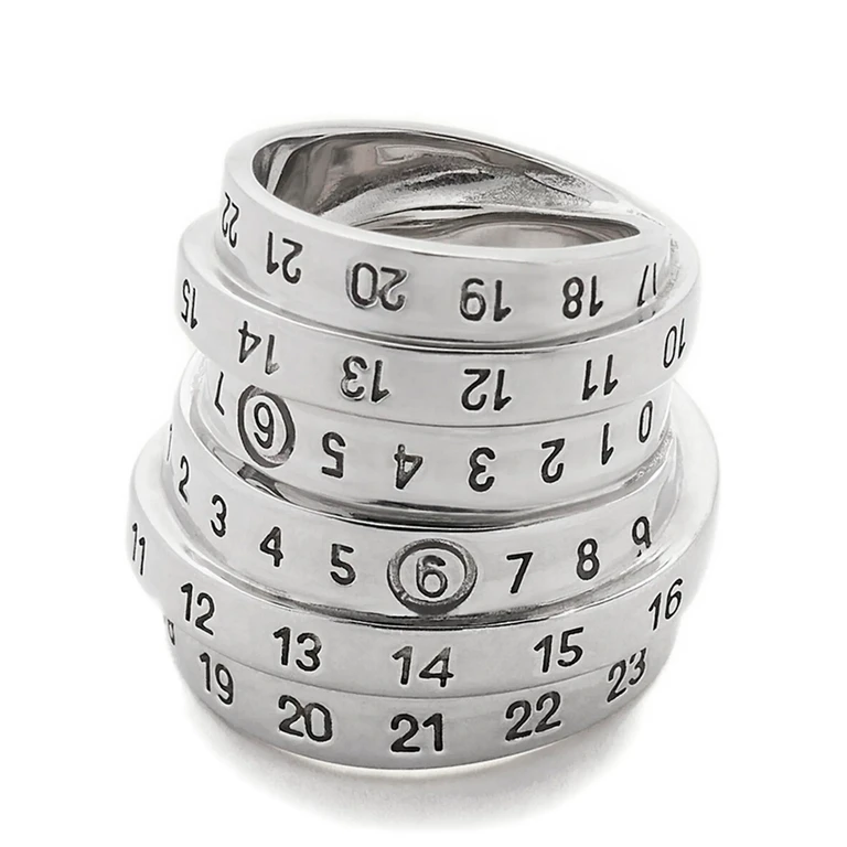 Anello Maison Margiela con logo inciso Man VII