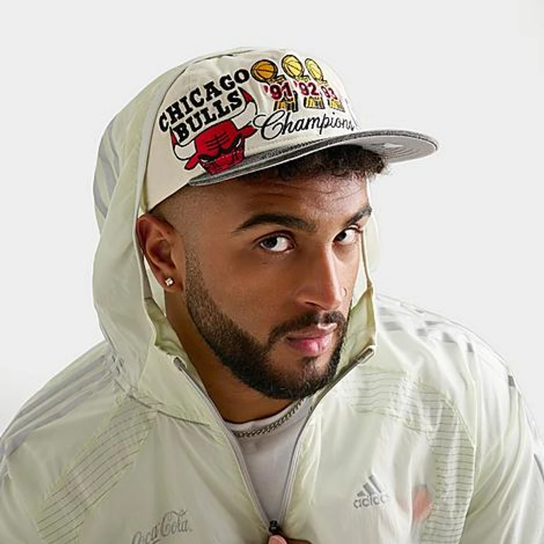 Chicago Bulls NBA Champions 19Twenty Snapback Hat in Beige/Black