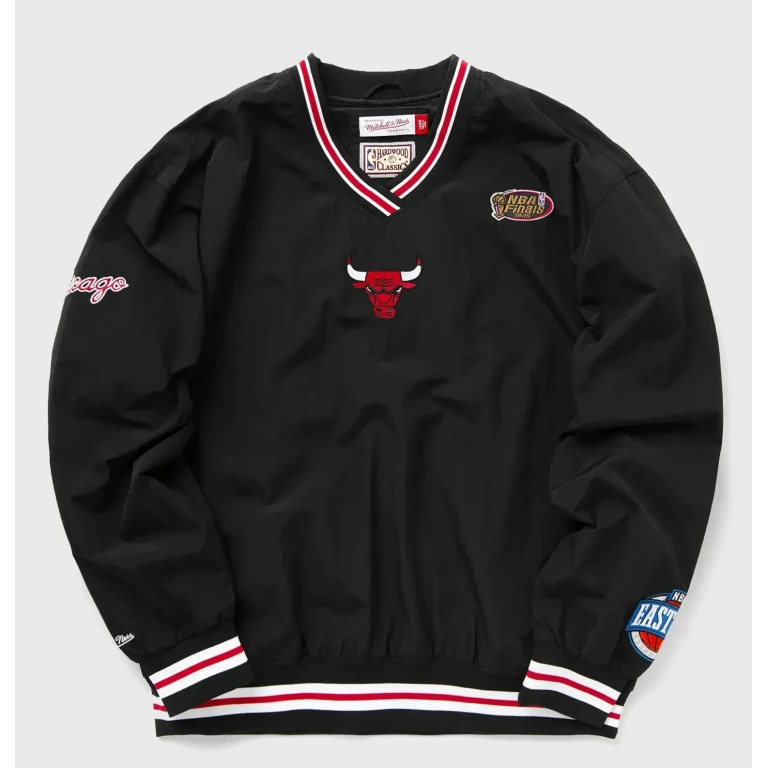 Men's NBA Classic Nylon Pullover Vintage Logo Bulls