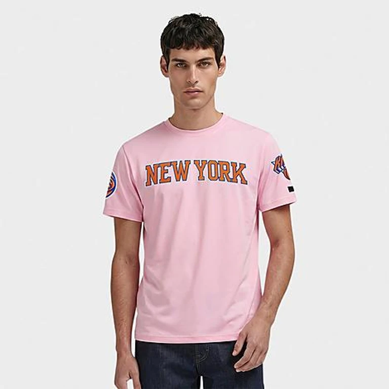 Pro Standard Men's New York Knicks NBA Classics Chenille T-Shirt in Pink Size: Small