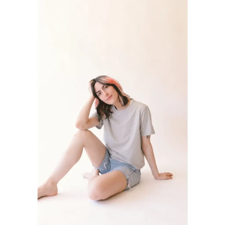 The Mom Crop in Gray