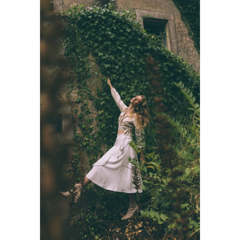 KNIGHTS PLUME SKIRT - OFF WHITE