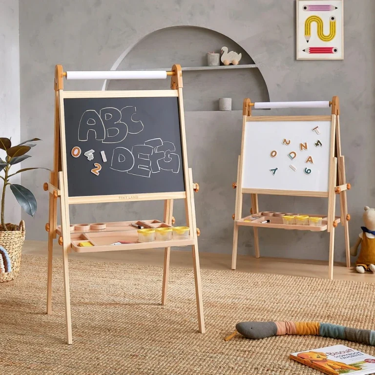 Tiny Land Magnitales Easel for Kids